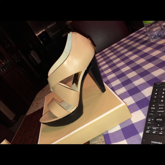 Michael kors heels - Picture 2 of 5